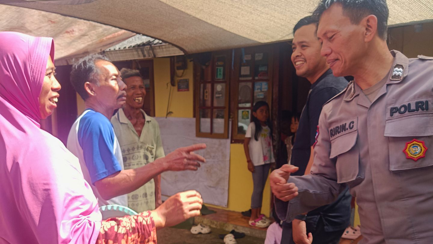 Read more about the article Pantau Titik Penyembelihan Kurban, Lurah dan Bhabinkamtibmas Gelangan Turun Langsung ke Lapangan
